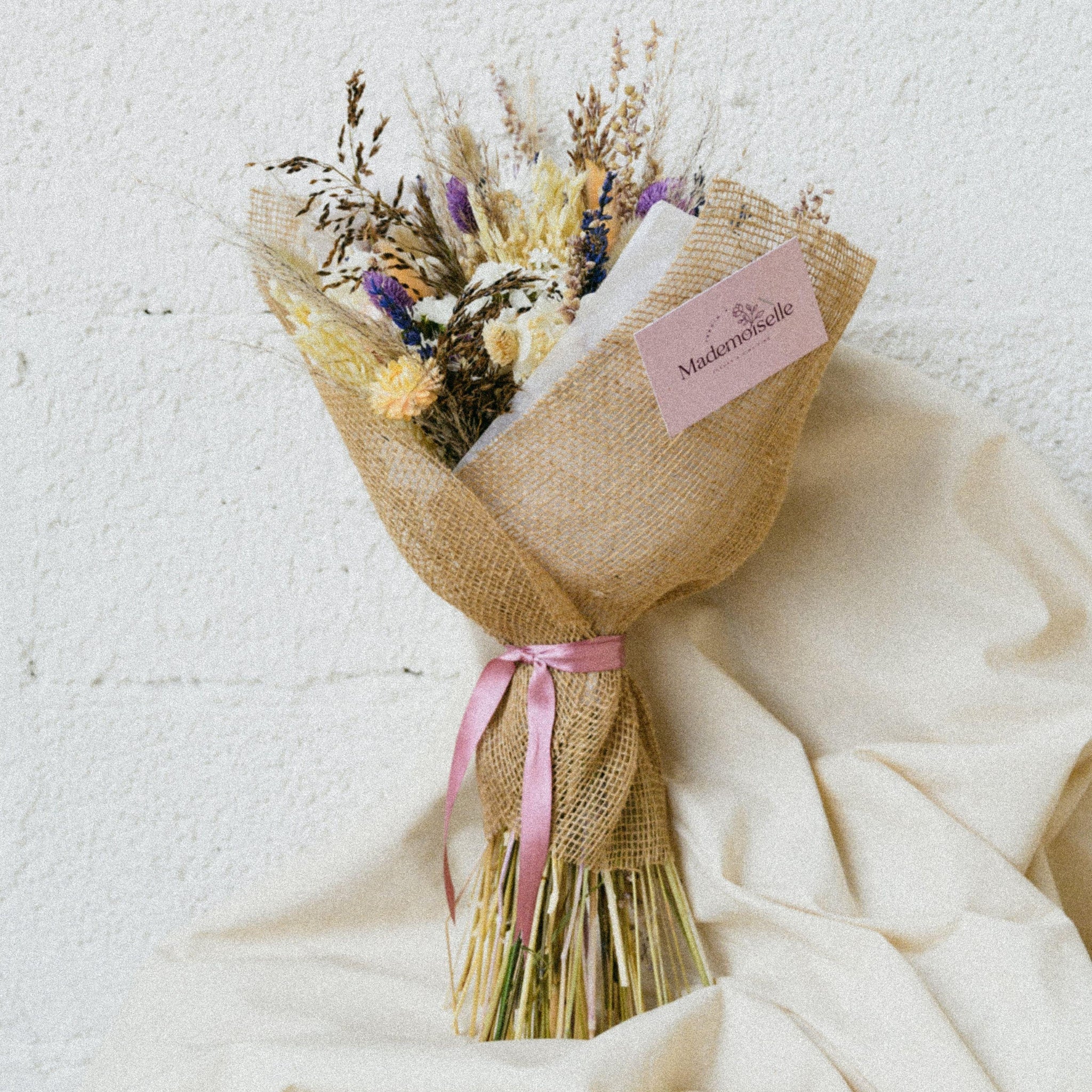 Bouquet de fleurs séchées lavande et hortensia